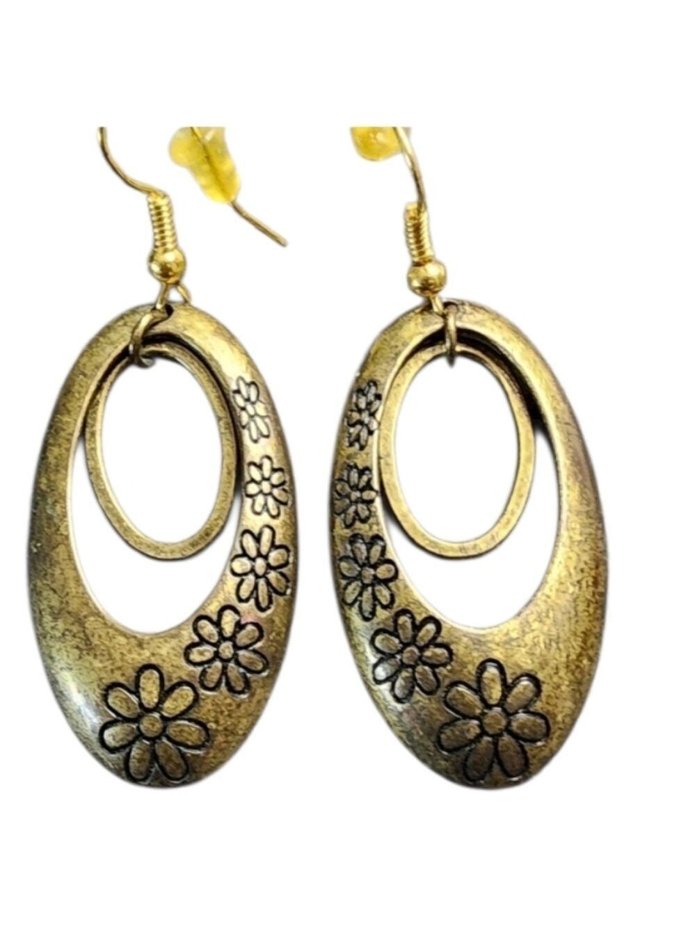💥4 for $20💥Vintage Floral Earrings with Textured Finish